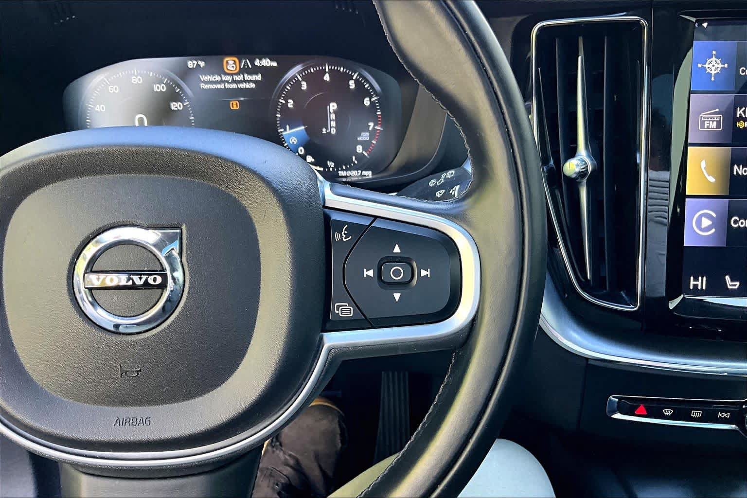 Used 2019 Volvo XC60 T5 Momentum w/ Multimedia Package AWD/4WD image 23