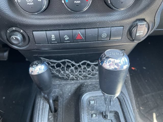 Used 2011 Jeep Wrangler Unlimited Sahara w/ Dual Top Group AWD/4WD image 16