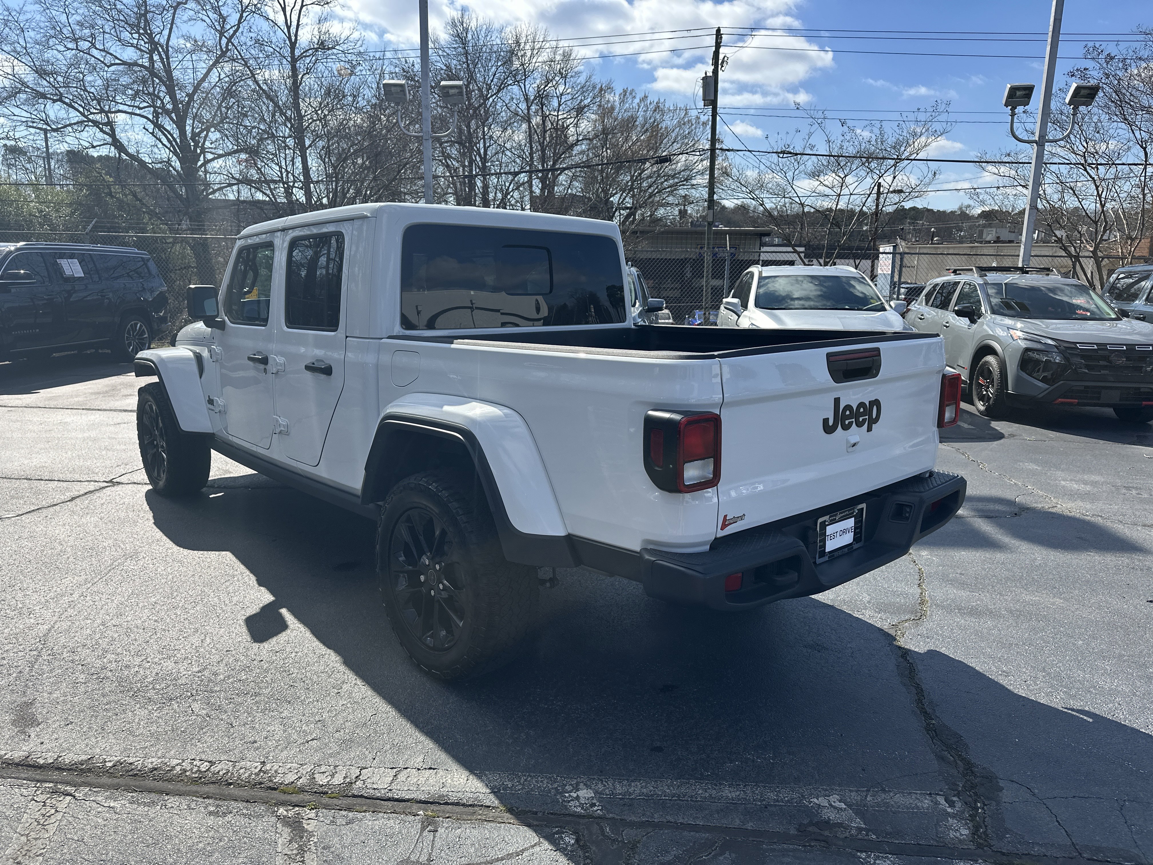 Used 2025 Jeep Gladiator Sport image 6