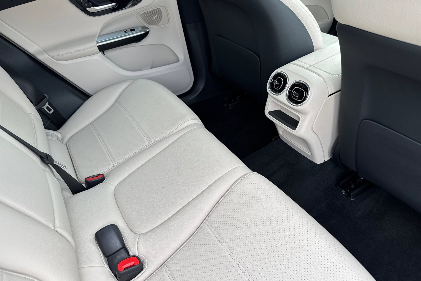 Certified 2025 Mercedes-Benz GLC 300 4MATIC image 31