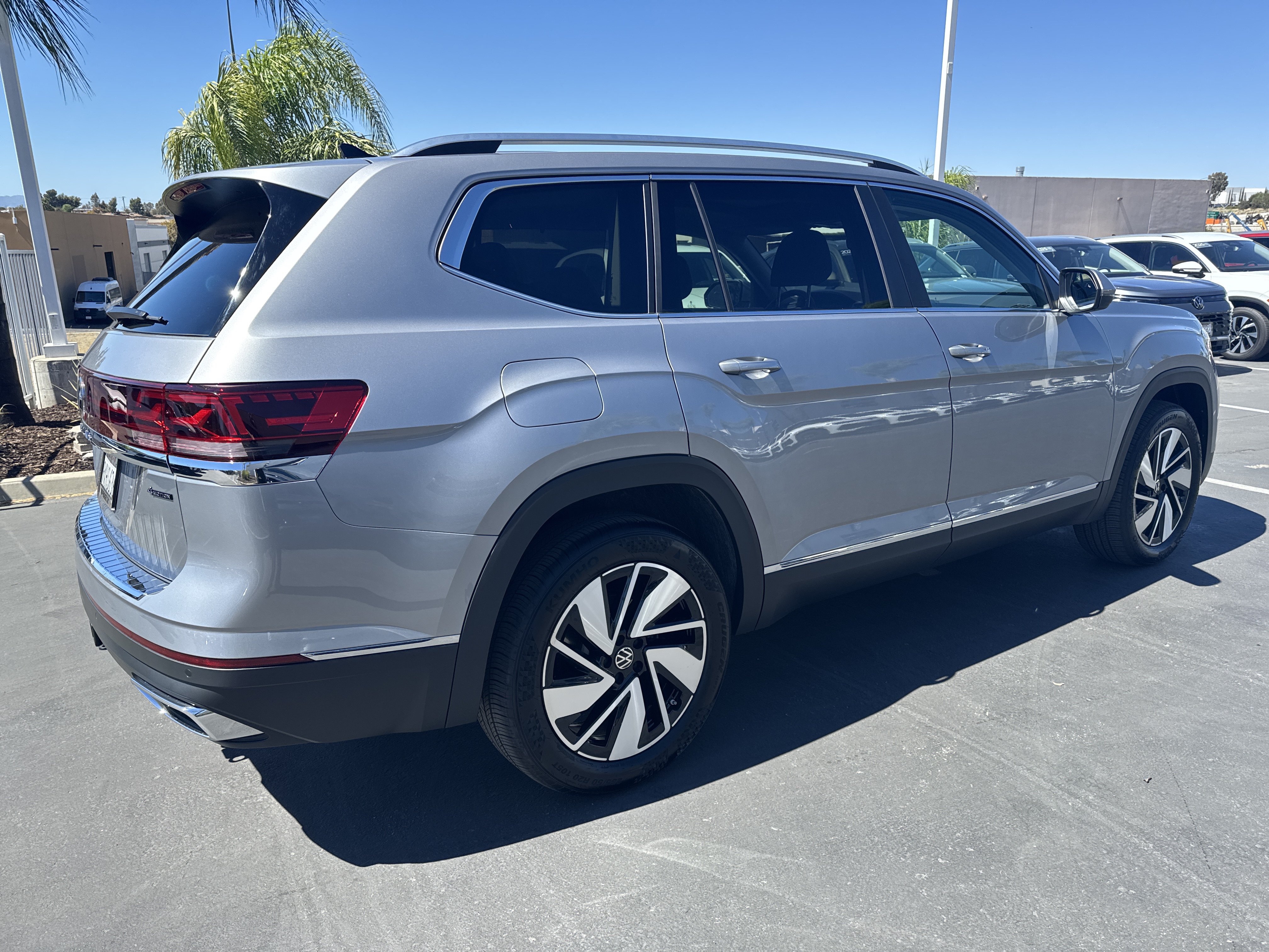 Used 2025 Volkswagen Atlas SEL AWD/4WD image 9