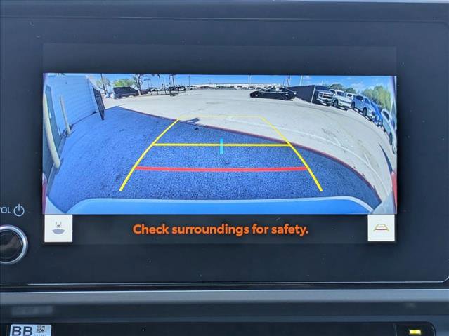 Used 2025 Toyota Camry SE w/ Convenience Package image 13