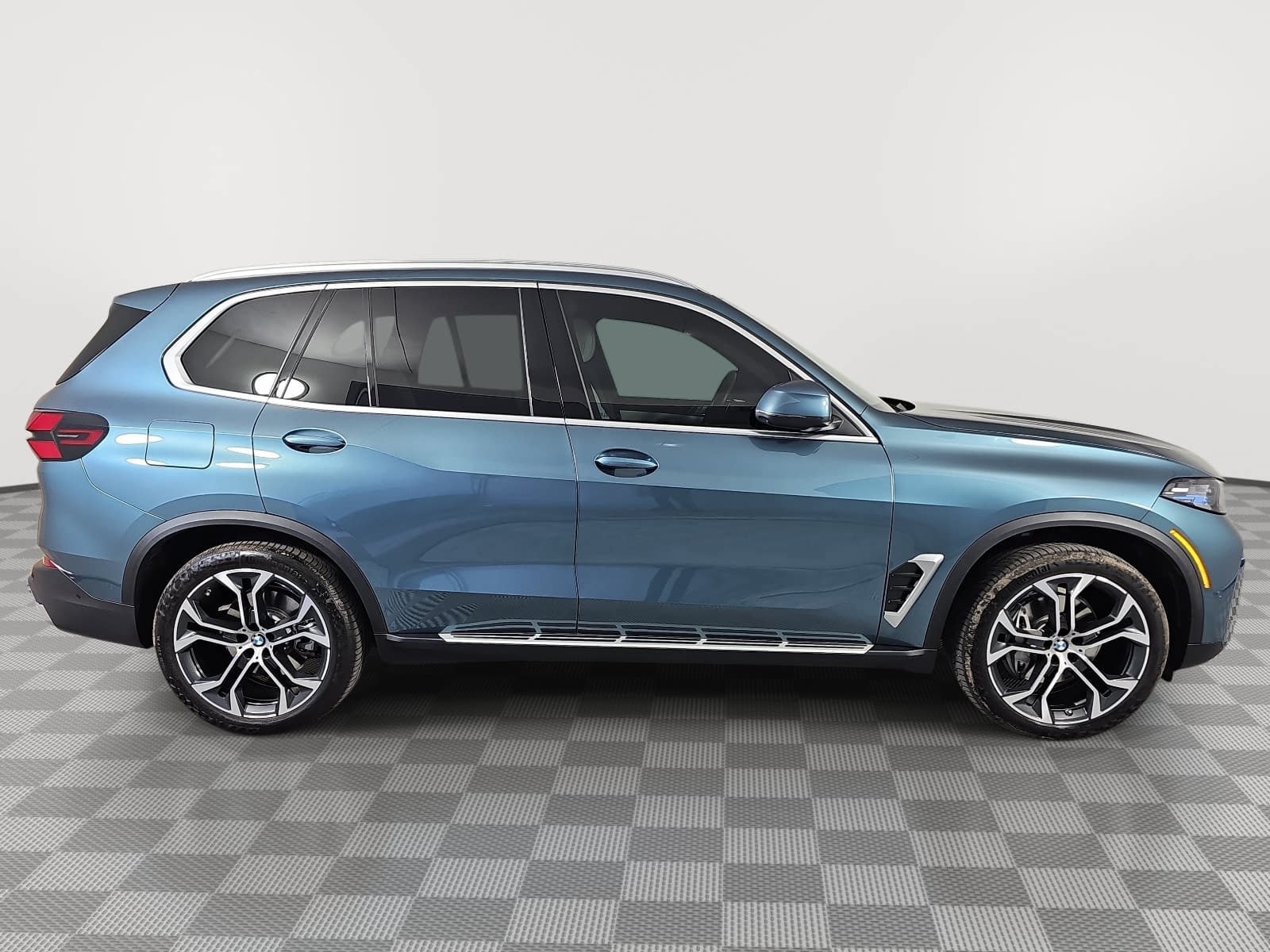 Used 2025 BMW X5 sDrive40i w/ Premium Package RWD image 9