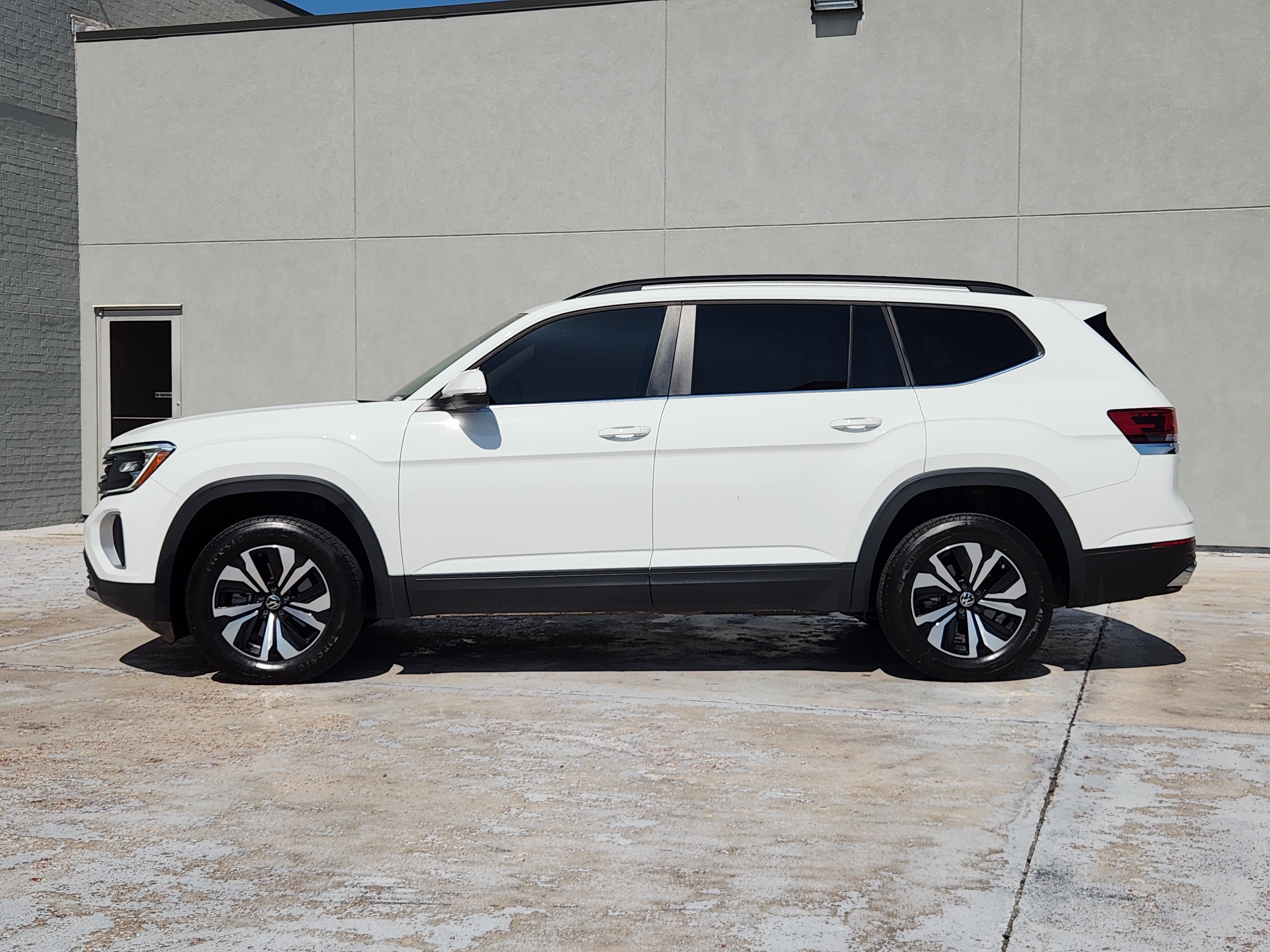 Used 2024 Volkswagen Atlas SE FWD image 5
