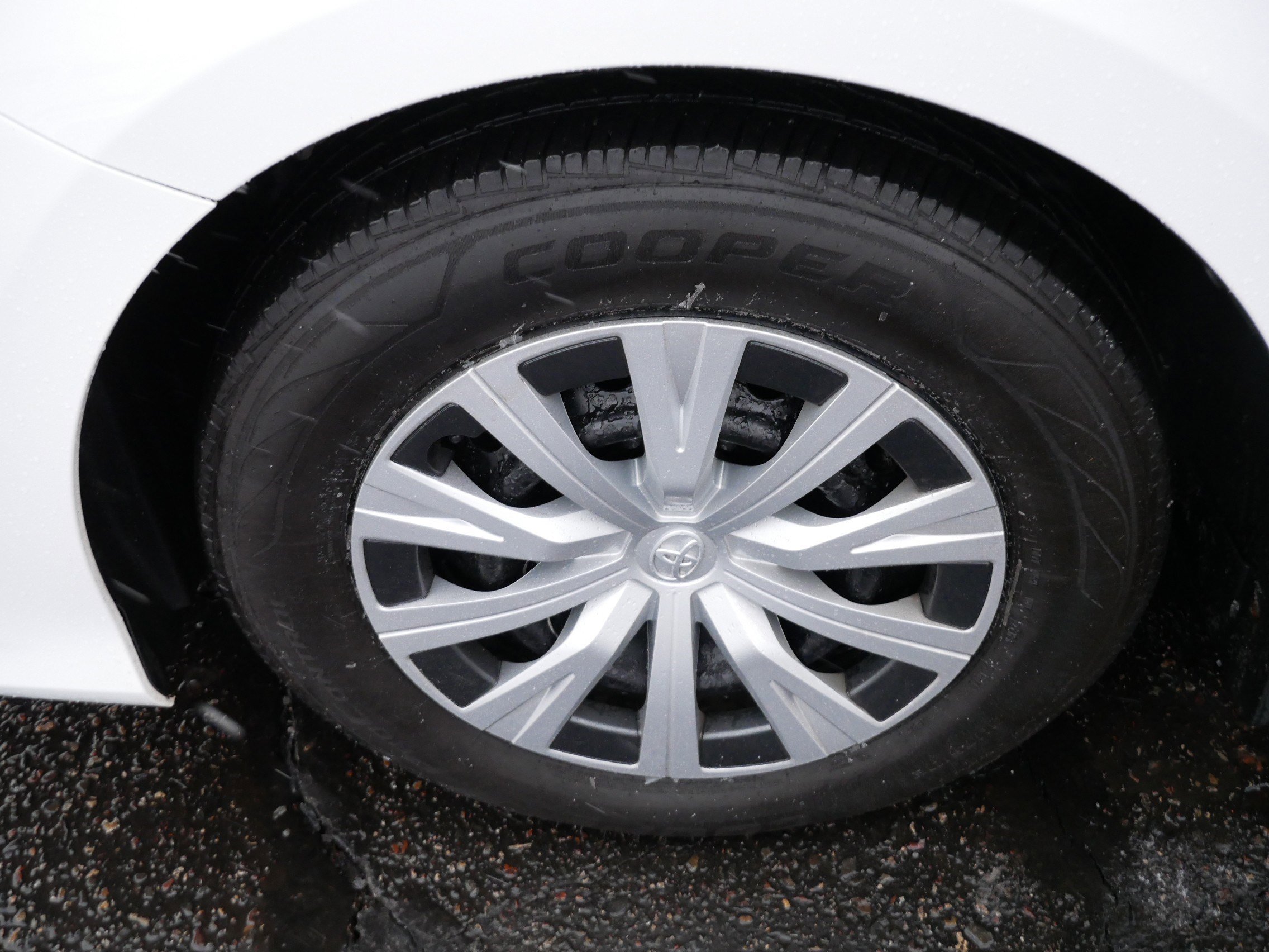 Used 2020 Toyota Camry LE image 15