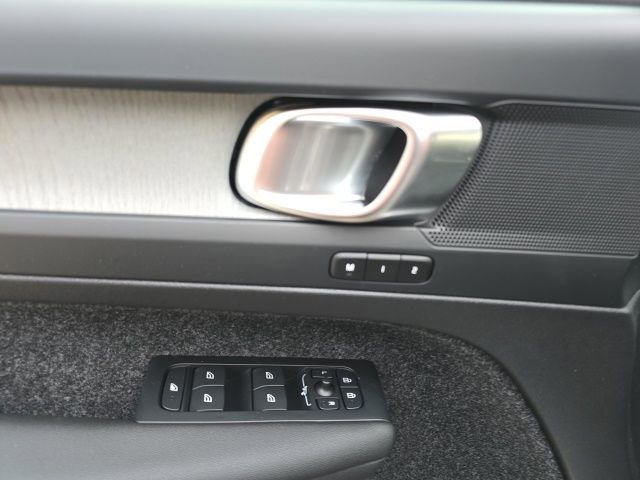 New 2026 Volvo XC40 B5 Plus w/ Climate Package AWD/4WD image 23