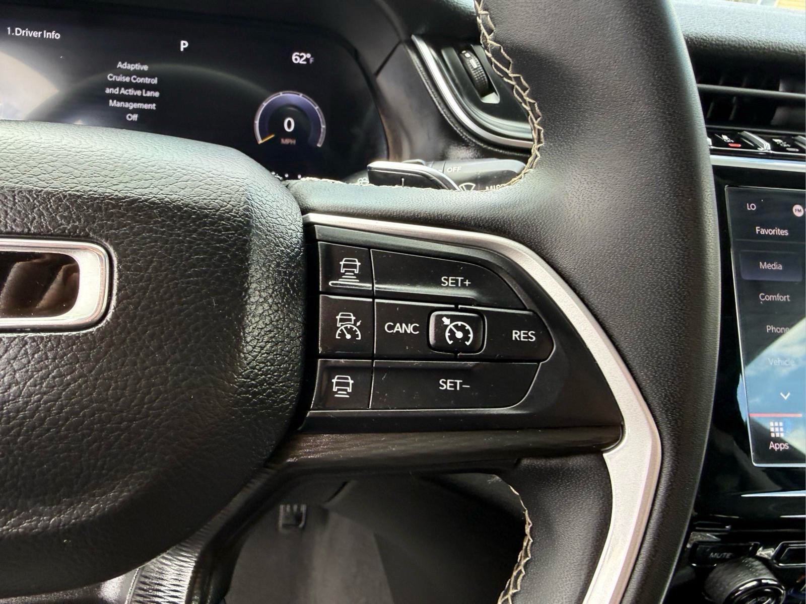 Used 2023 Jeep Grand Cherokee Laredo AWD/4WD image 30