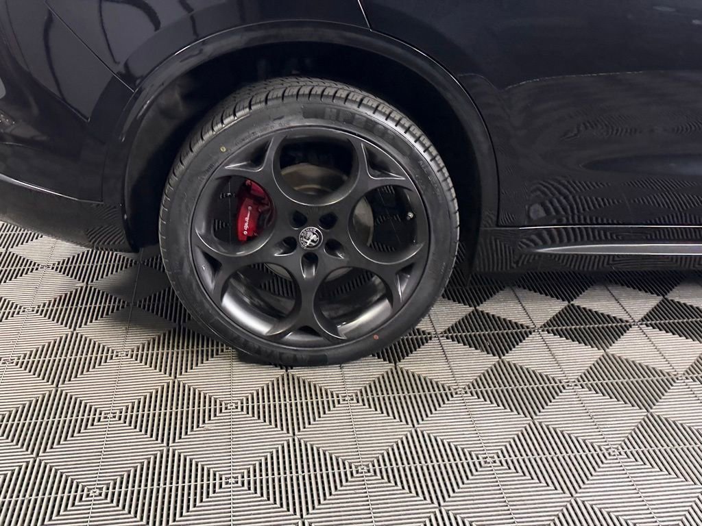 Used 2024 Alfa Romeo Stelvio Veloce image 11