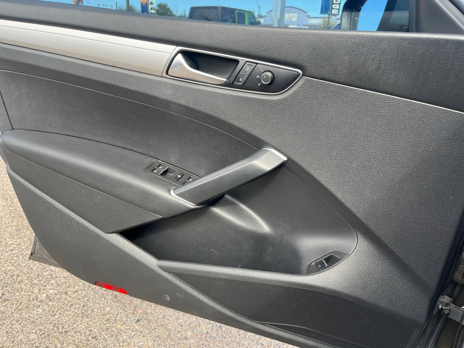 Used 2017 Volkswagen Passat 1.8T S image 13