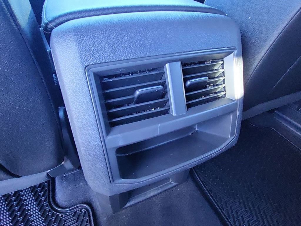 Used 2022 Volkswagen Atlas Cross Sport SEL R-Line image 28