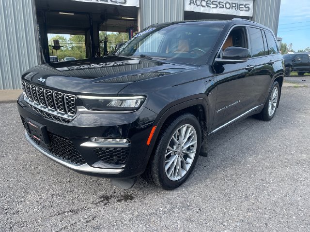 Used 2023 Jeep Grand Cherokee Summit AWD/4WD image 3