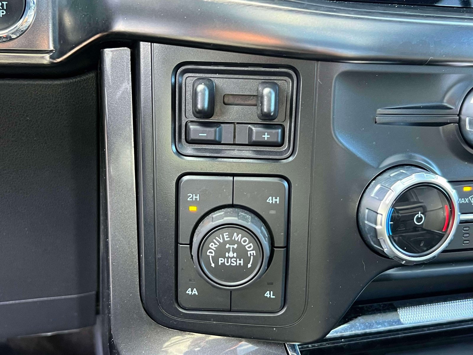 Used 2023 Ford F150 Lariat w/ Equipment Group 502A High AWD/4WD image 27