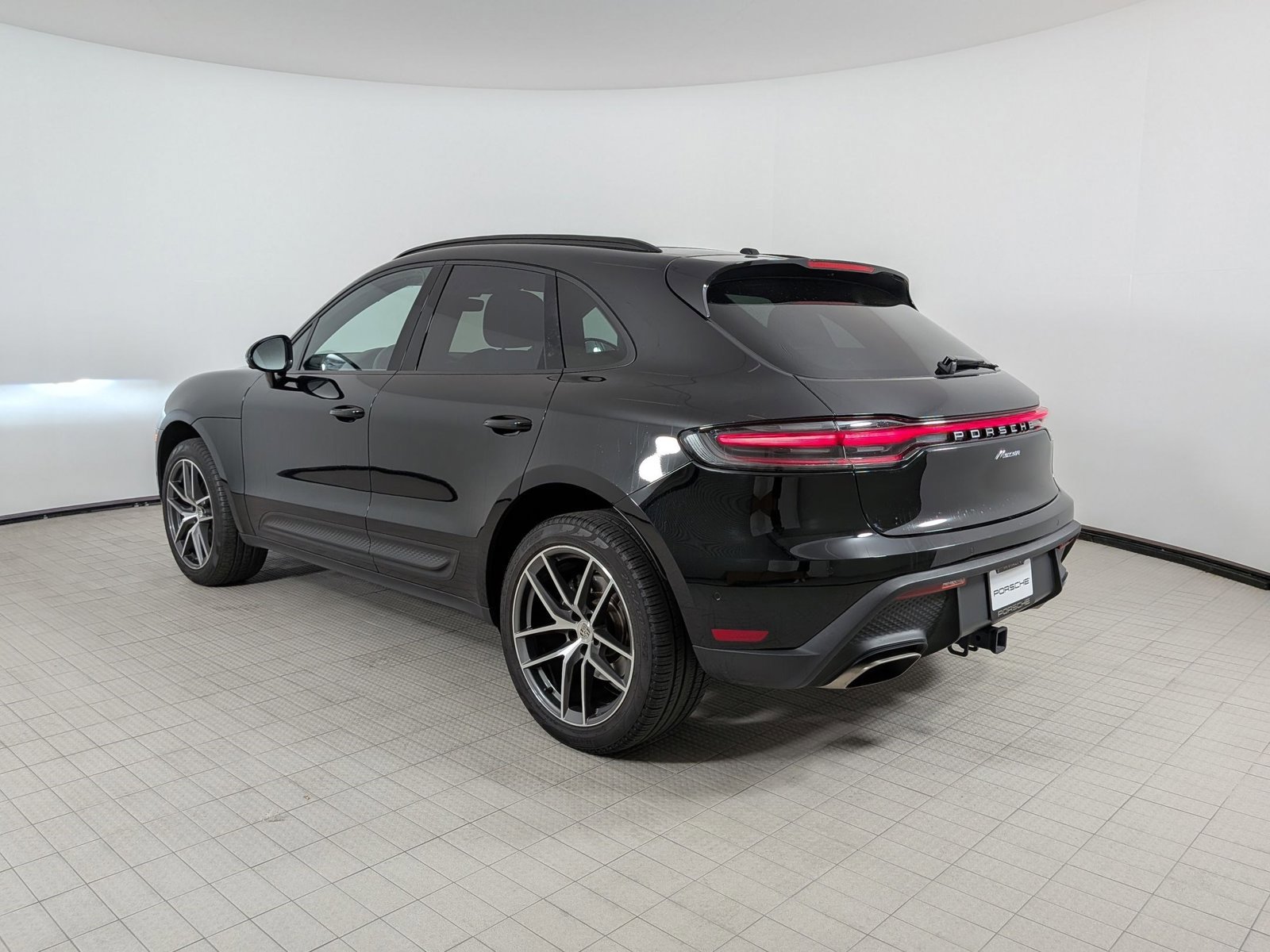 Certified 2023 Porsche Macan AWD/4WD video 3