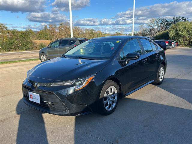 Certified 2025 Toyota Corolla LE FWD image 3