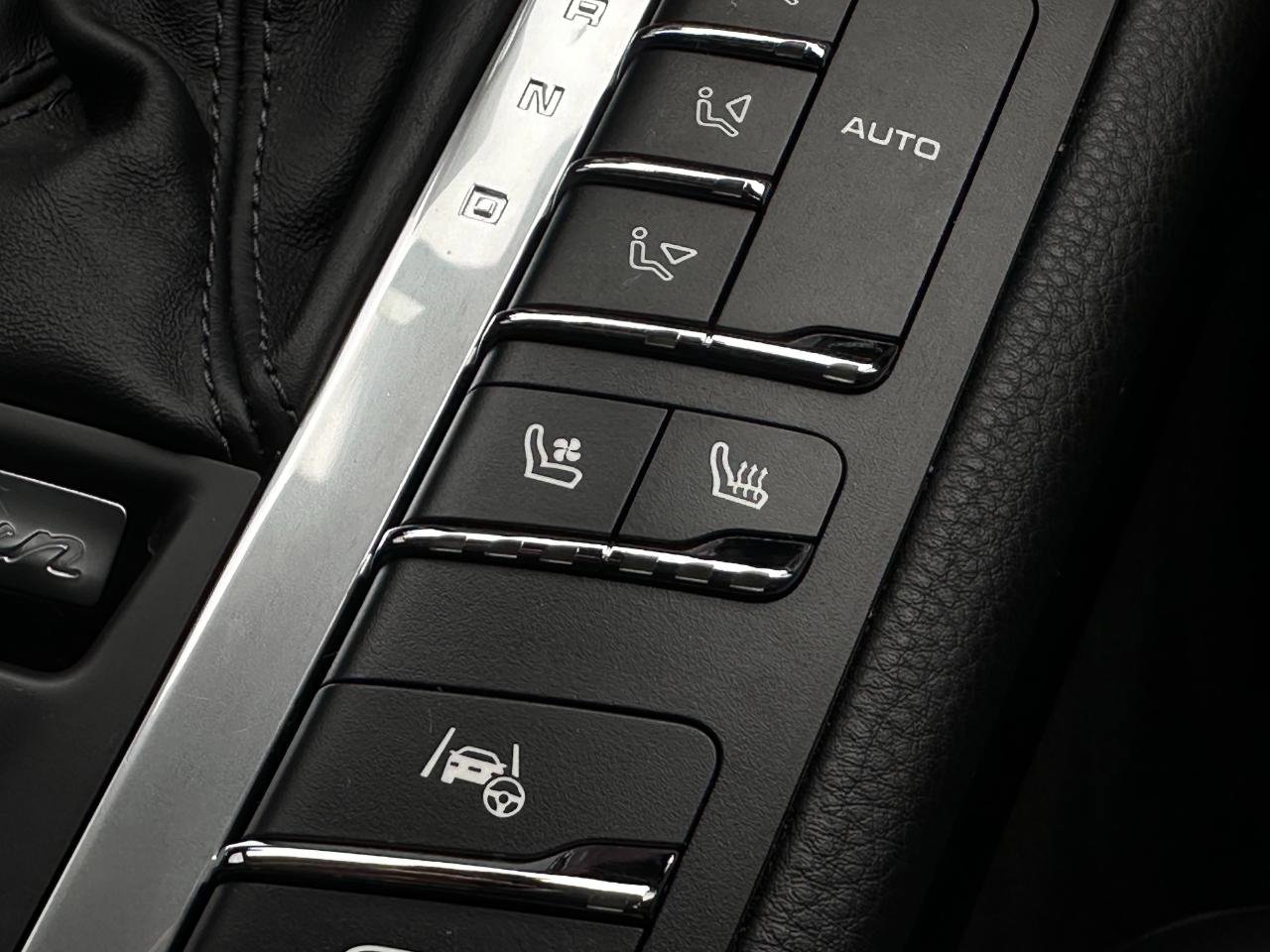Used 2020 Porsche Macan Turbo AWD/4WD image 27