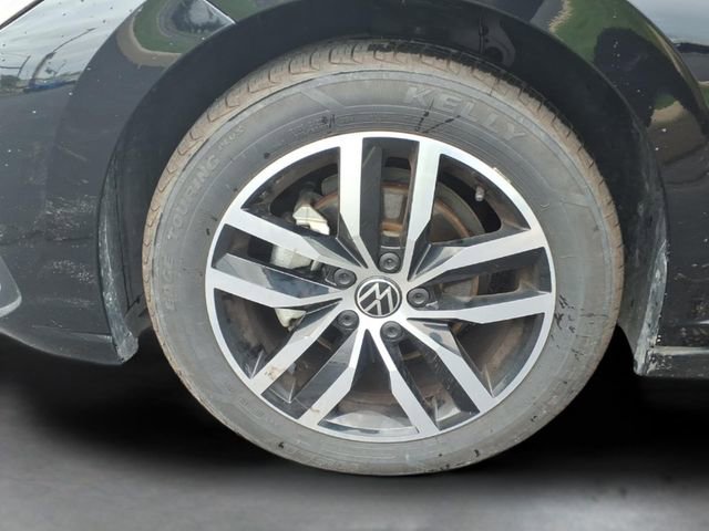 Used 2025 Volkswagen Jetta SE image 16