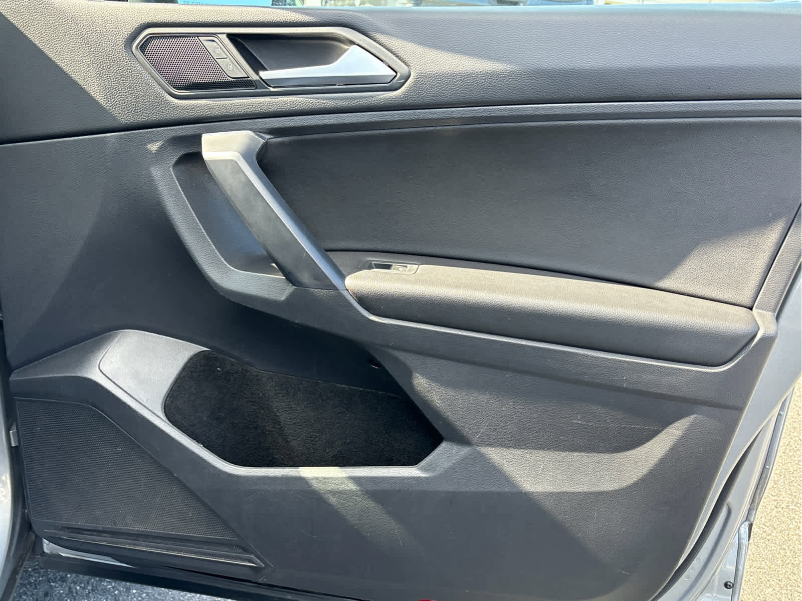 Used 2021 Volkswagen Tiguan SE R-Line image 26