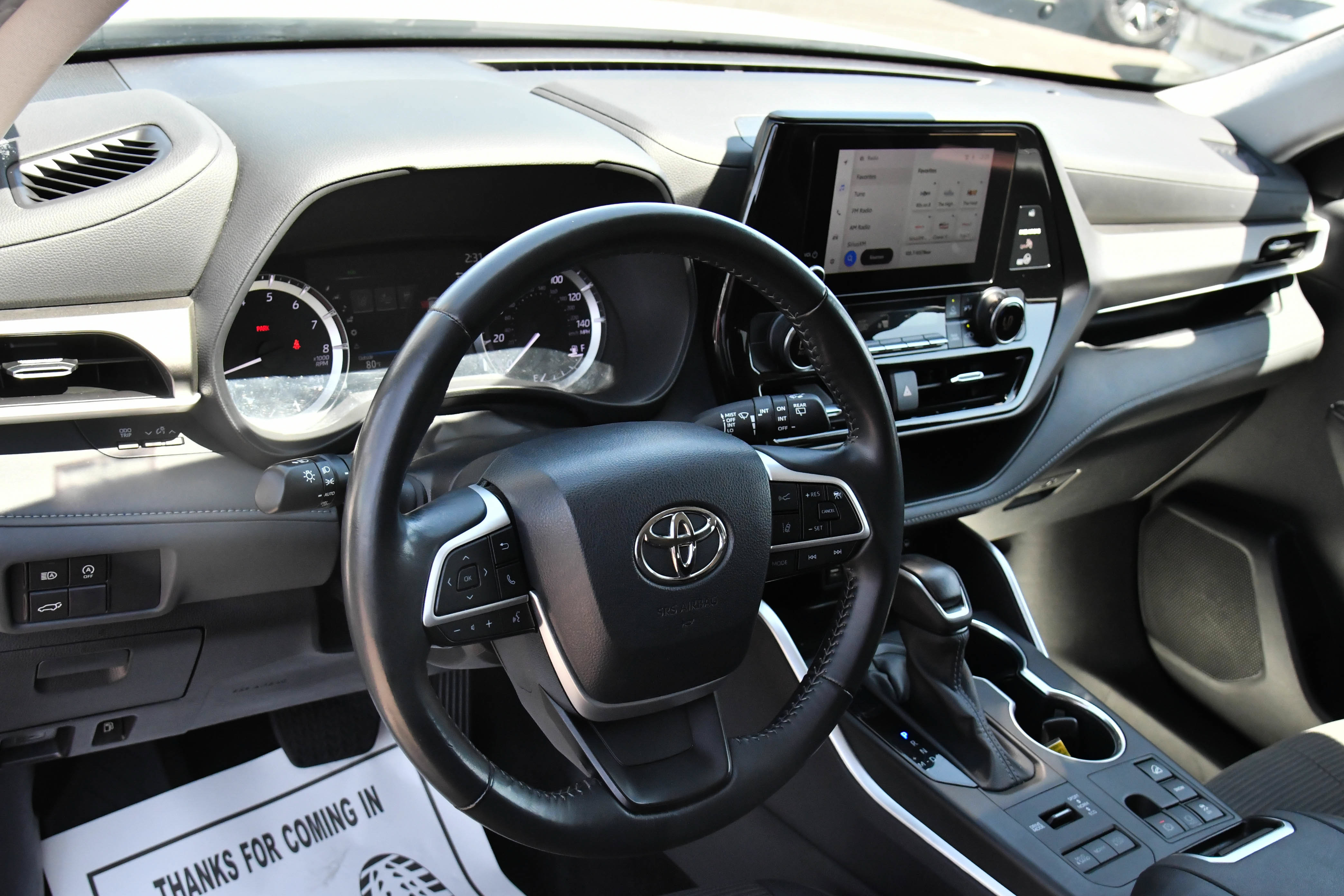 Used 2024 Toyota Highlander LE AWD/4WD image 16