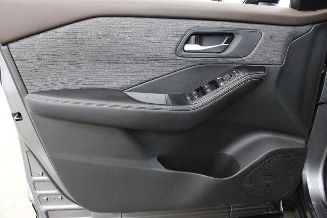 Certified 2022 Nissan Rogue SV FWD image 16