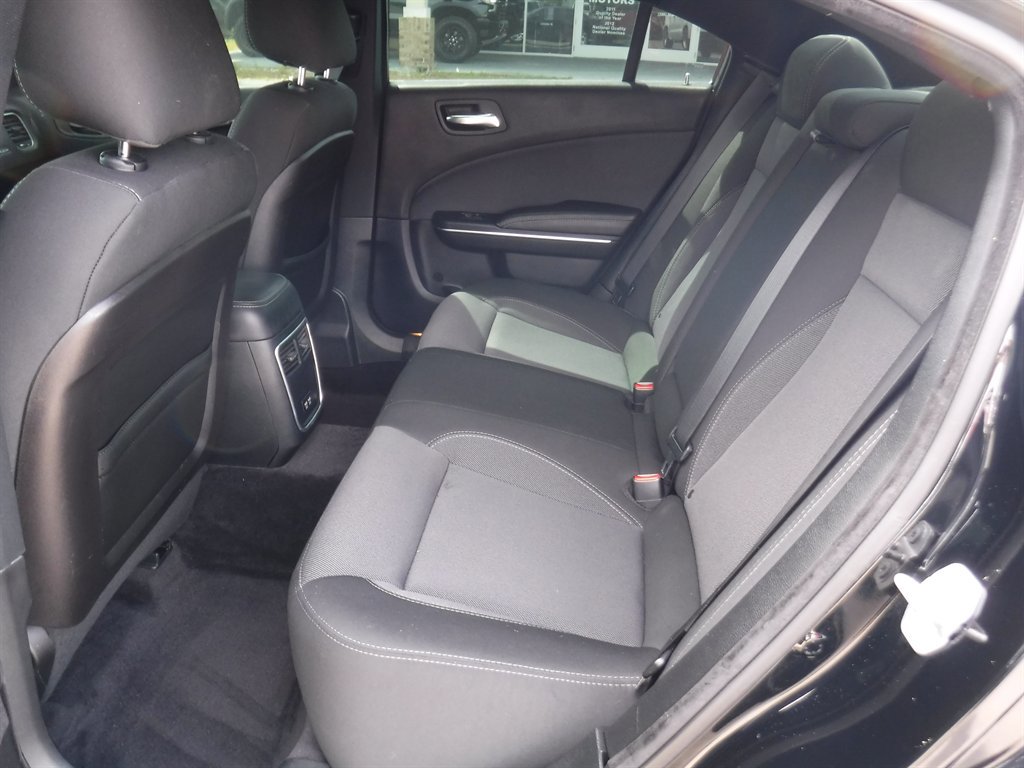 Used 2017 Dodge Charger SE RWD image 7