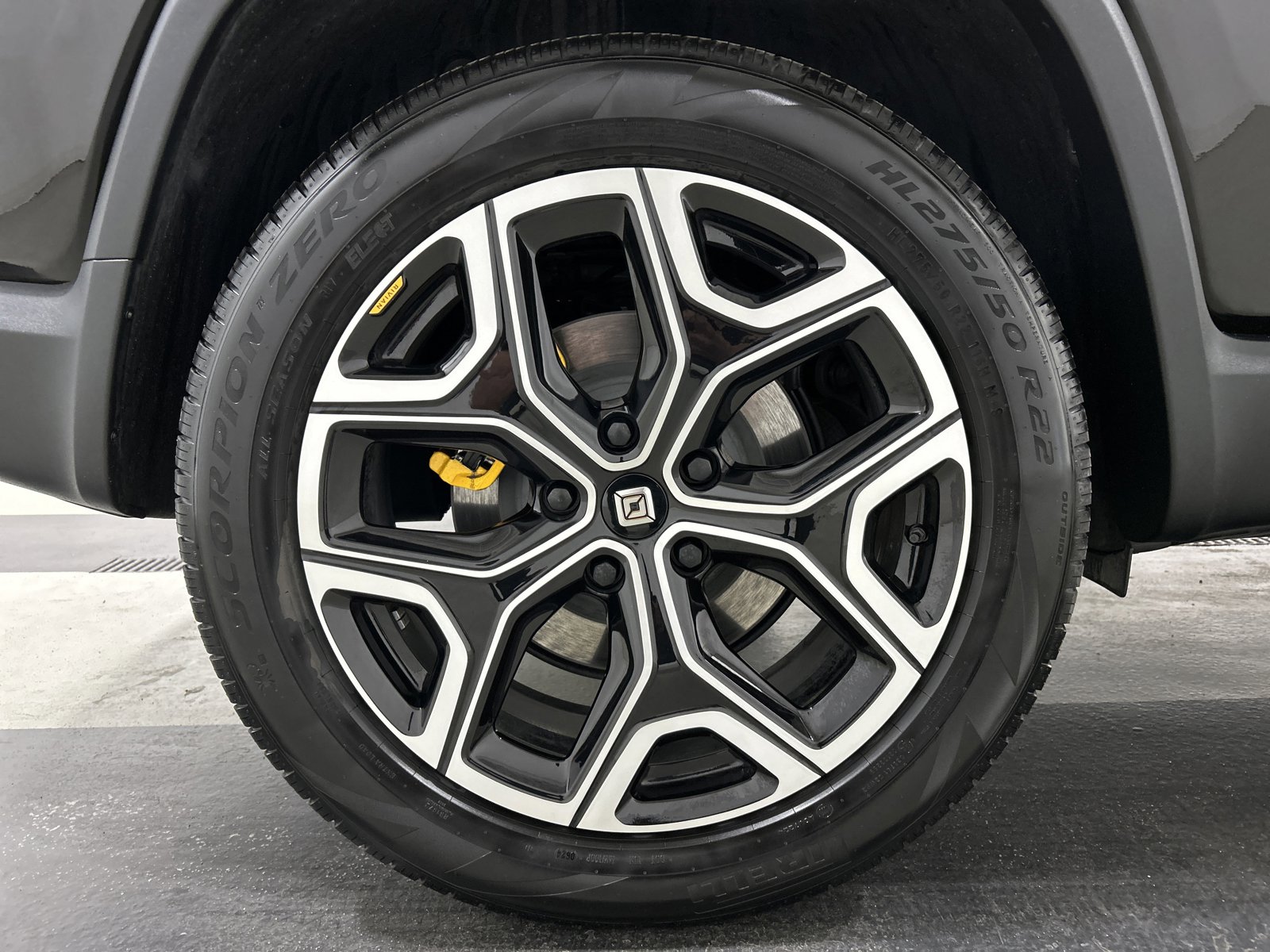 Used 2024 Rivian R1S Adventure AWD/4WD image 12