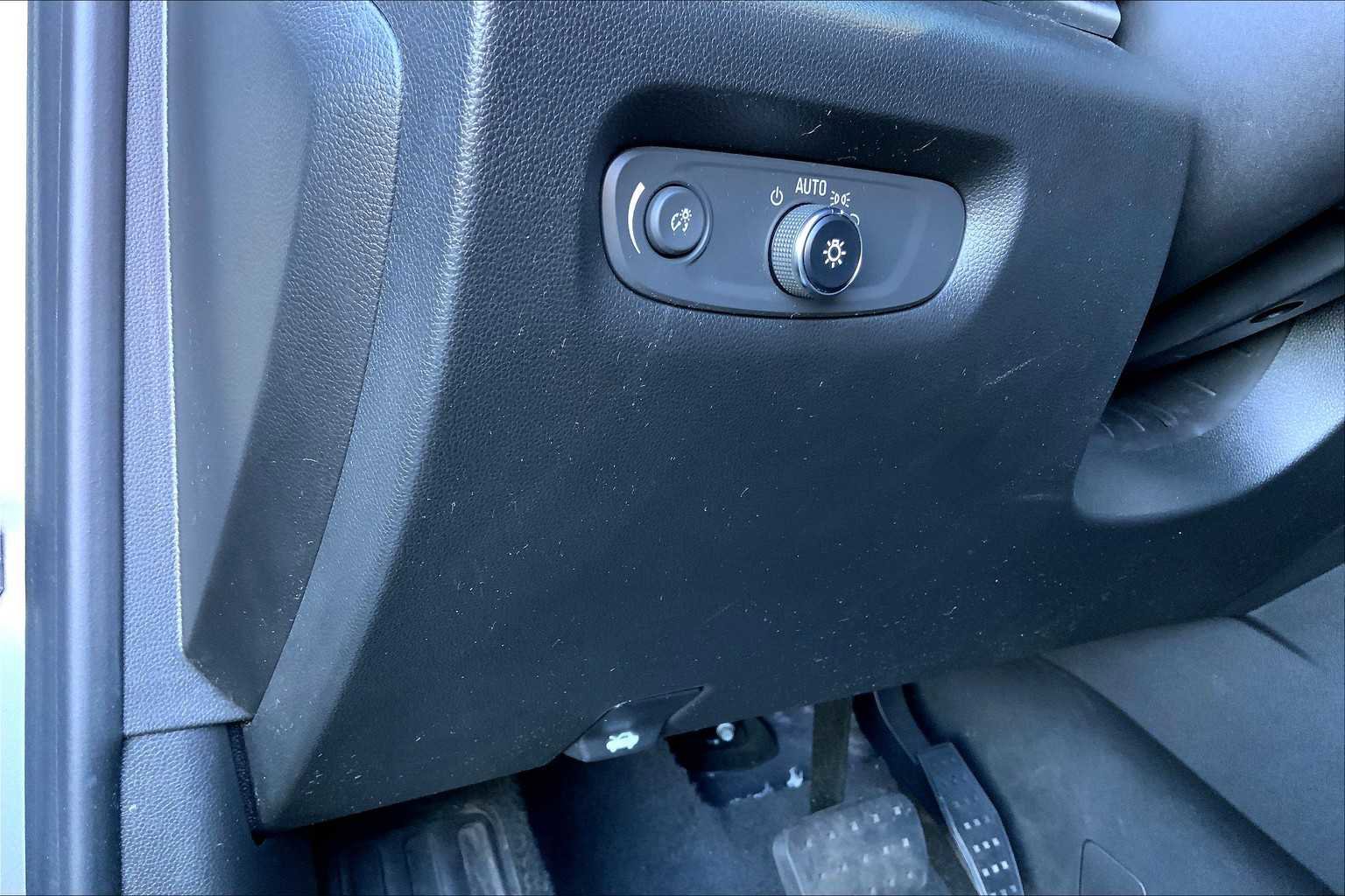 Used 2023 Chevrolet Traverse LT image 36