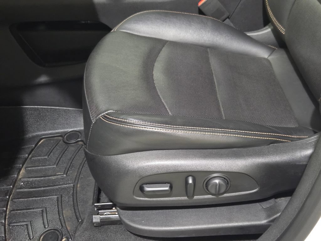 Used 2019 GMC Terrain SLT w/ Preferred Package AWD/4WD image 17