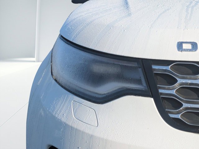 Used 2025 Land Rover Discovery S image 7
