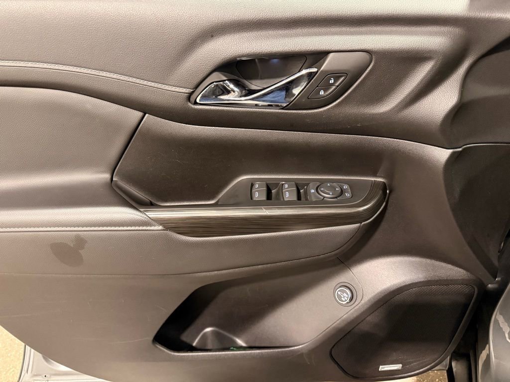 Used 2023 GMC Acadia SLT image 13