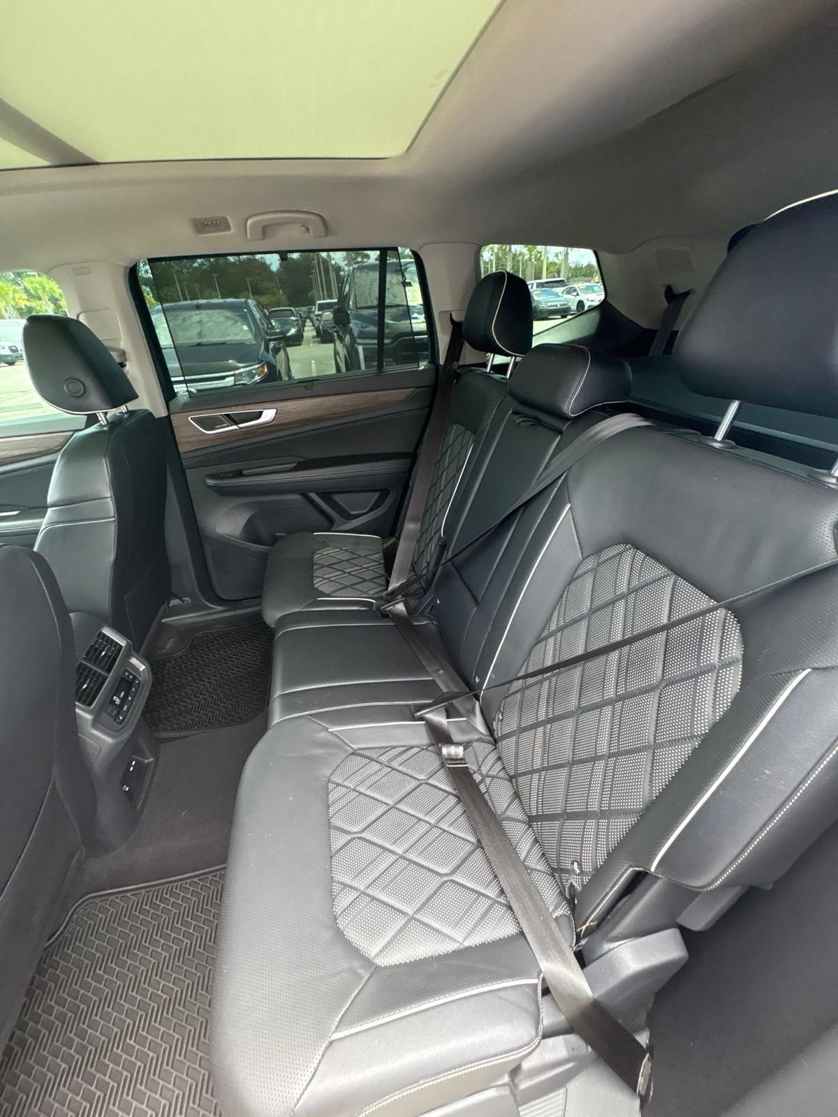 Used 2024 Volkswagen Atlas SEL Premium R-Line AWD/4WD image 35