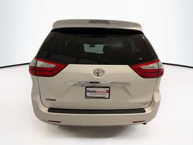 Used 2017 Toyota Sienna Limited Premium image 5