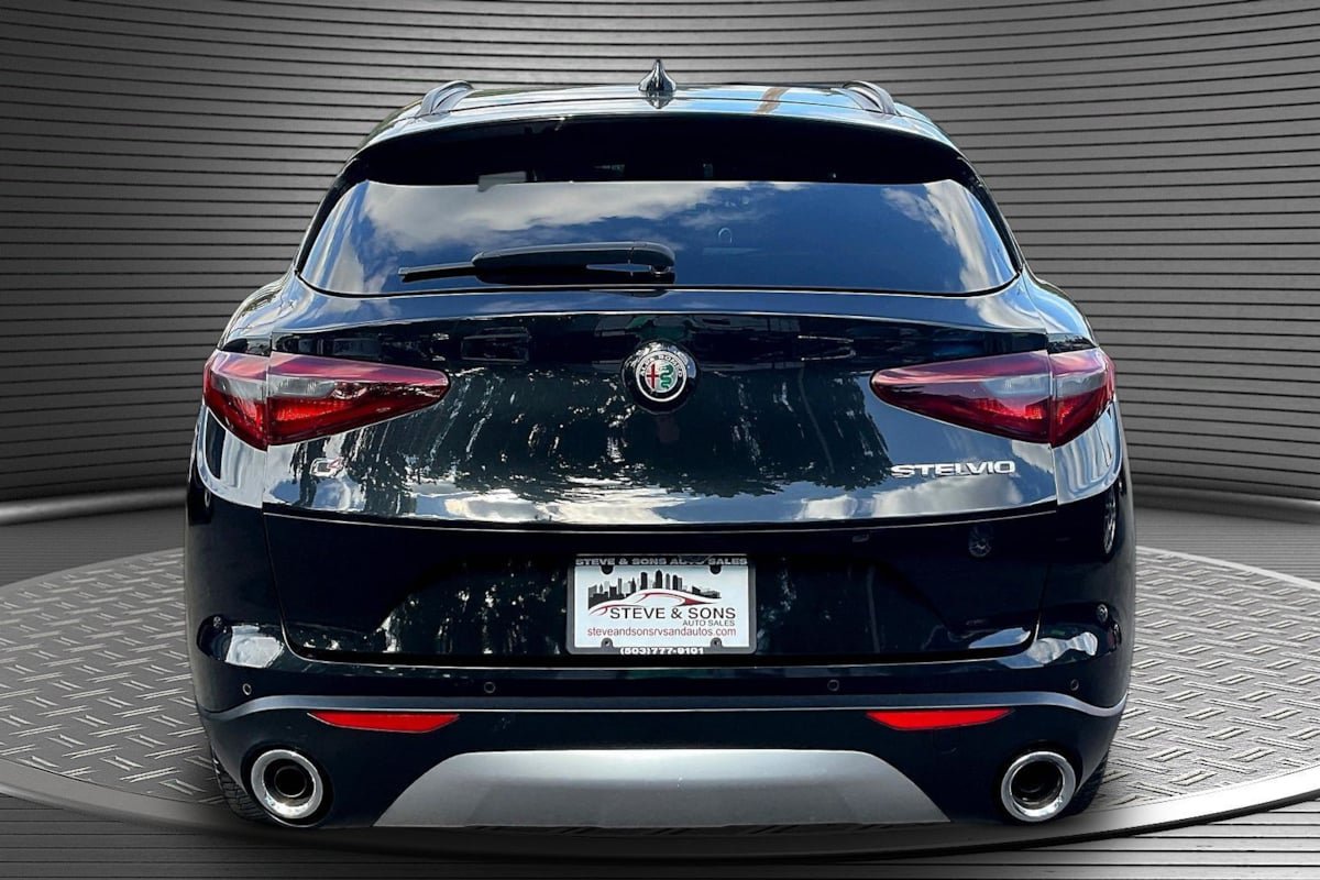 Used 2018 Alfa Romeo Stelvio Ti Sport AWD/4WD image 5