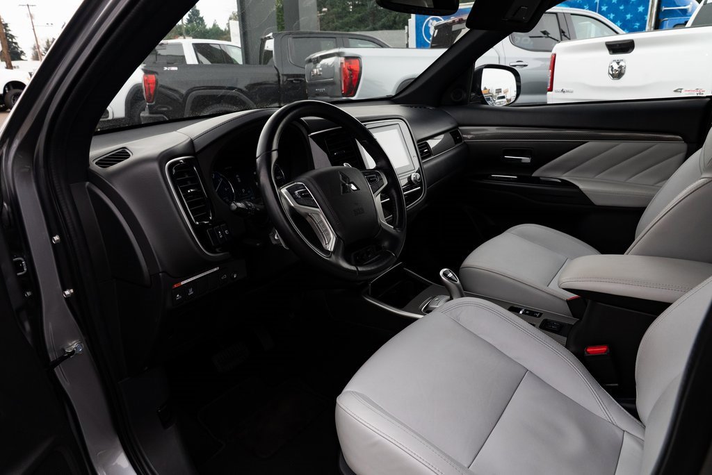 Used 2022 Mitsubishi Outlander LE image 19