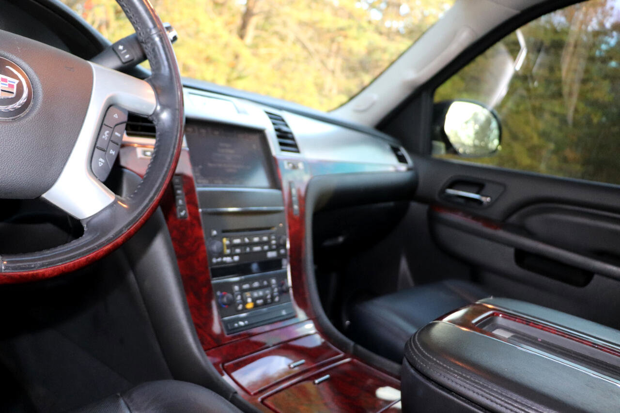 Used 2014 Cadillac Escalade ESV Premium image 10