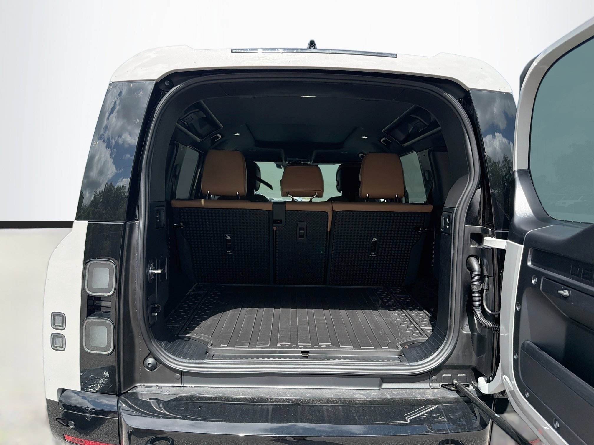 New 2026 Land Rover Defender 110 X-Dynamic SE AWD/4WD image 12