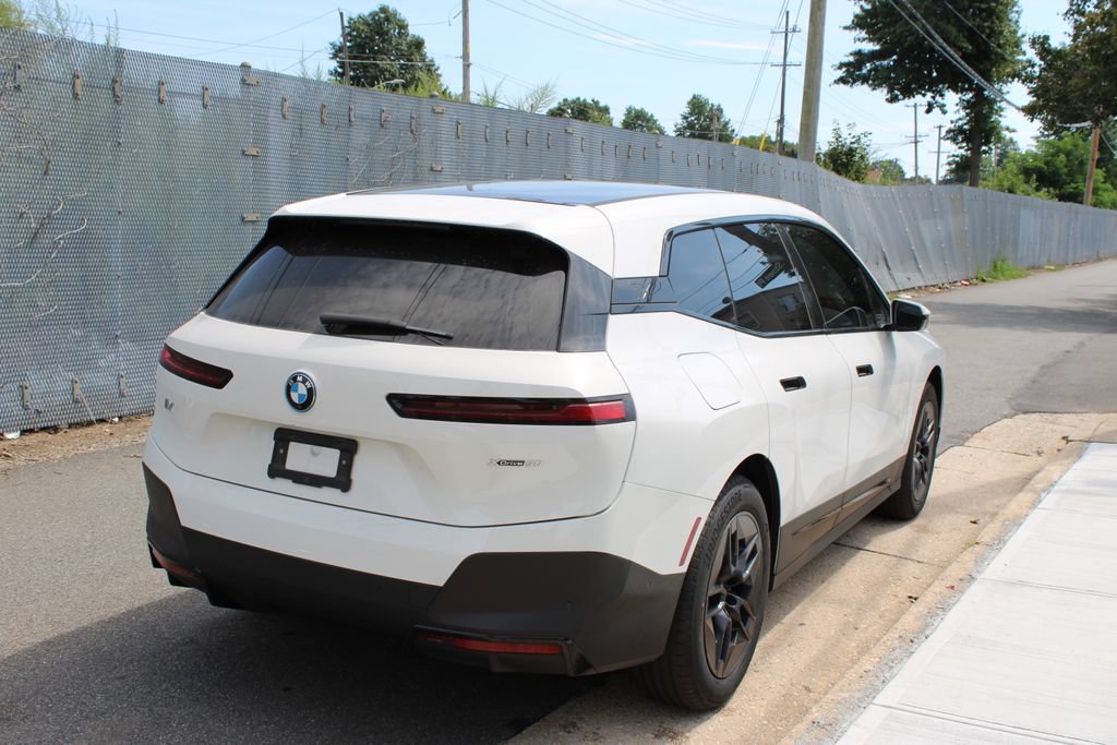 Used 2023 BMW iX xDrive50 AWD/4WD image 5