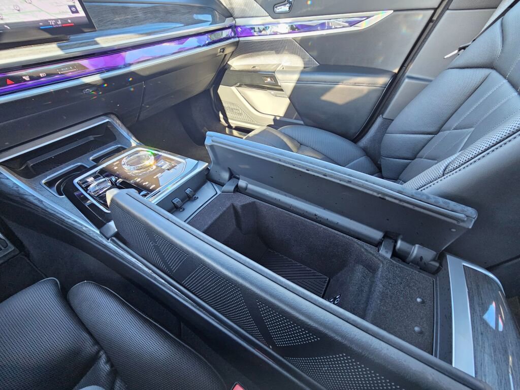 Used 2024 BMW 740i xDrive image 36
