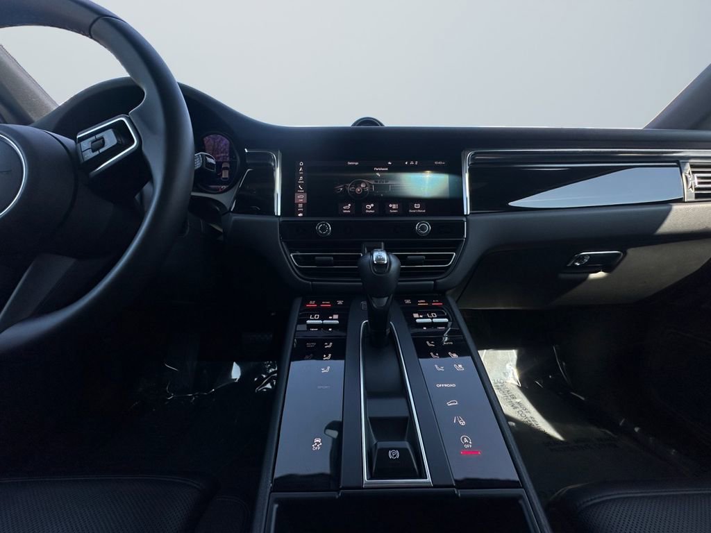 Used 2024 Porsche Macan image 11