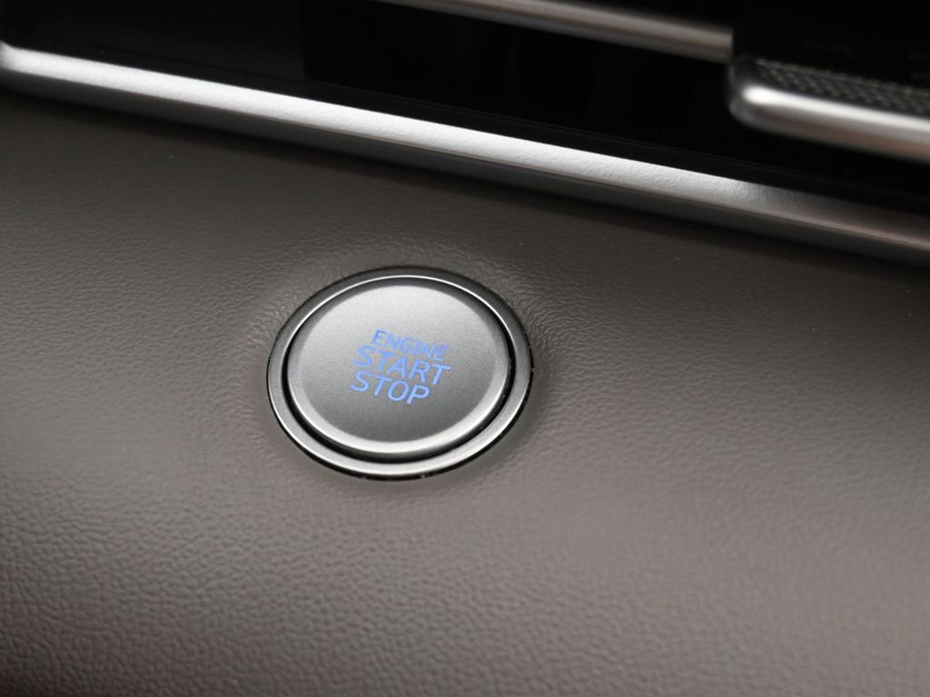 Used 2022 Hyundai Elantra SEL w/ Convenience + Premium Package image 32