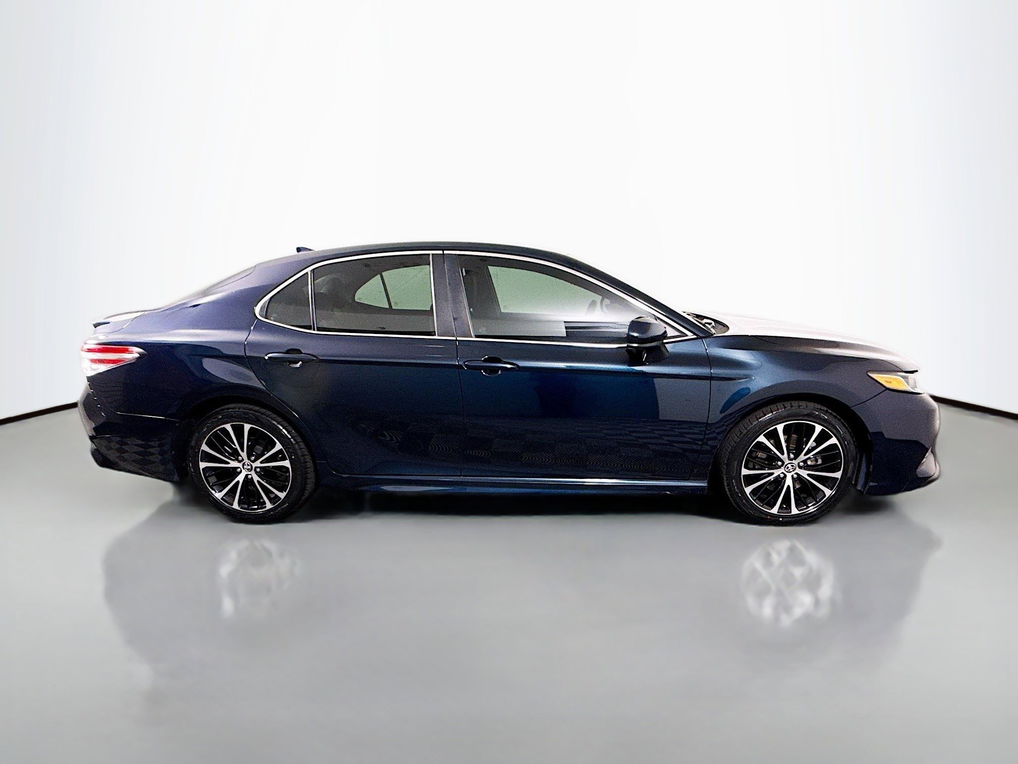 Used 2020 Toyota Camry SE FWD image 11