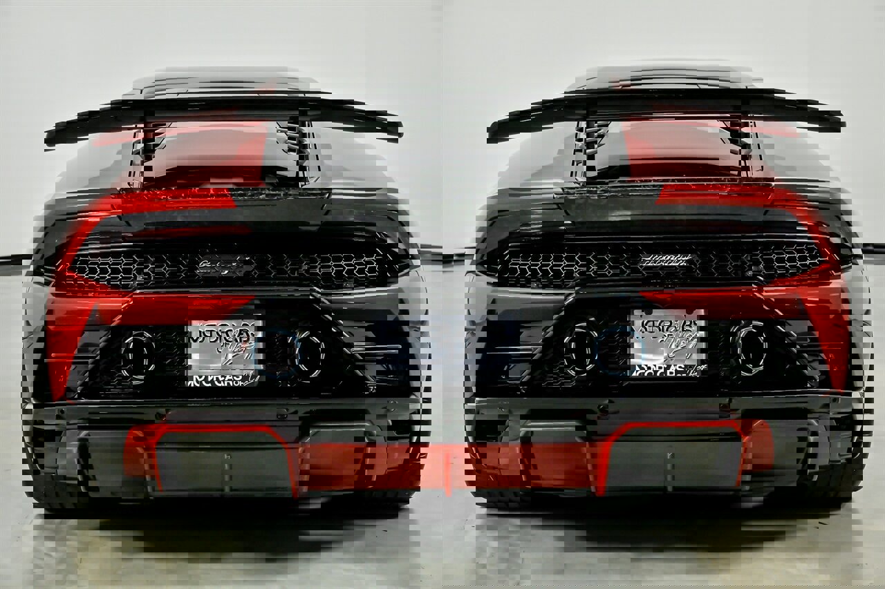 Used 2021 Lamborghini Huracan EVO image 12