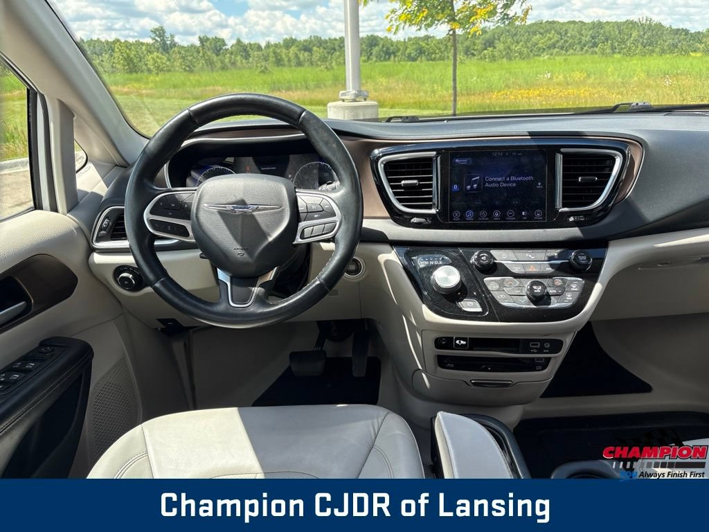 Used 2017 Chrysler Pacifica Touring-L Plus FWD image 2