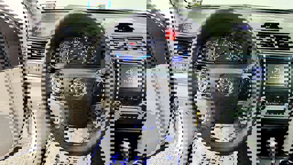 Used 2013 Toyota Camry LE FWD image 13