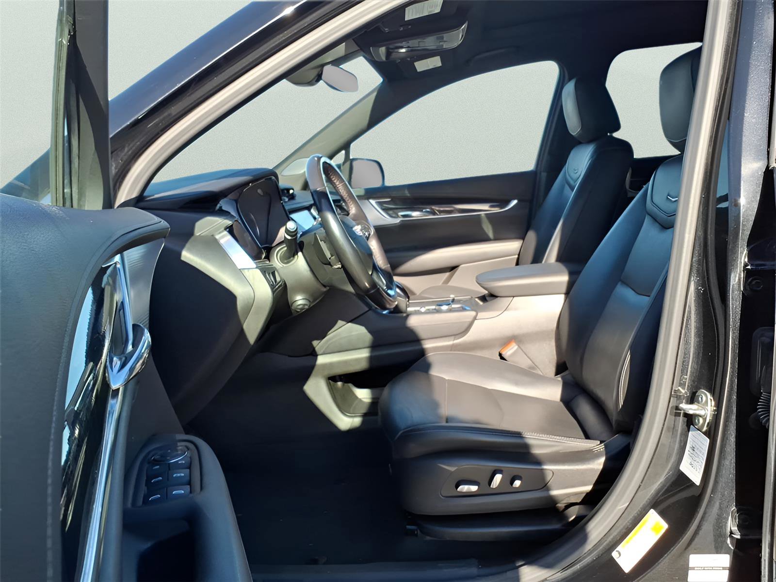 Used 2023 Cadillac XT6 Premium Luxury image 17