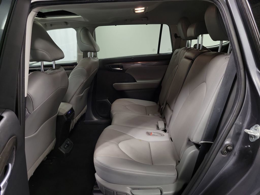 Used 2021 Toyota Highlander Limited image 24