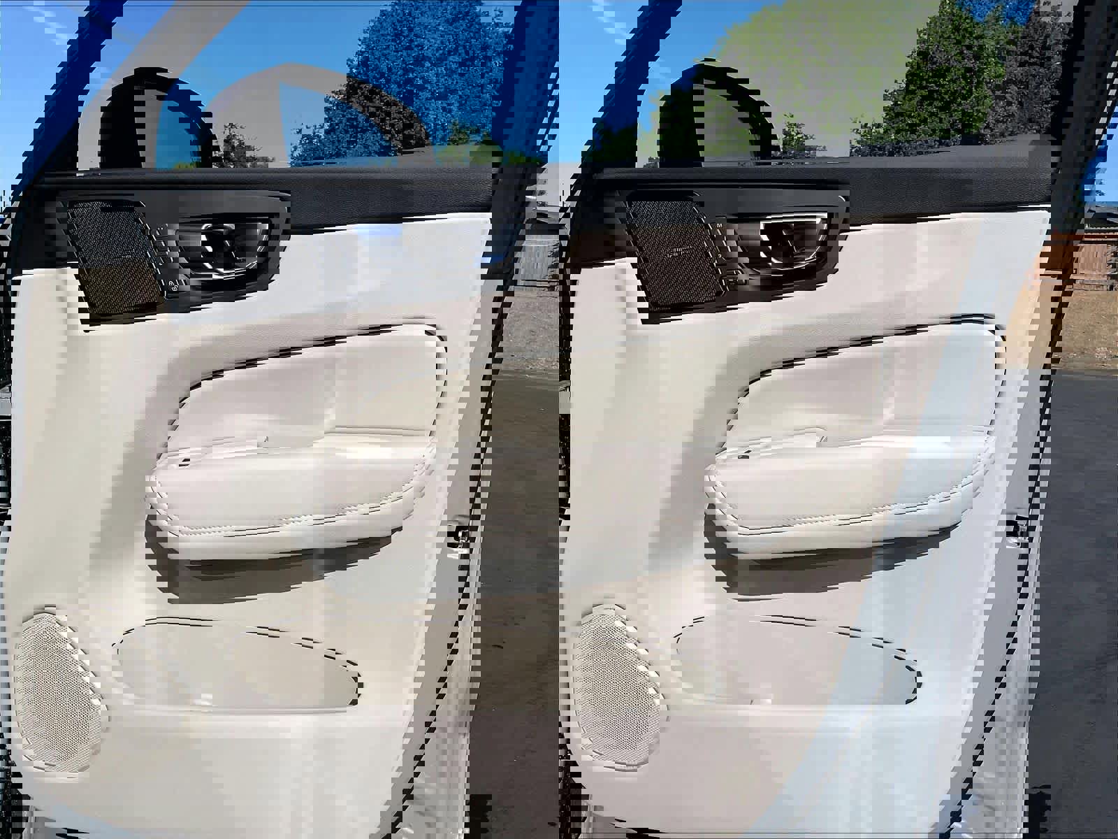 New 2026 Volvo XC60 B5 Ultra w/ Protection Package Premier image 30