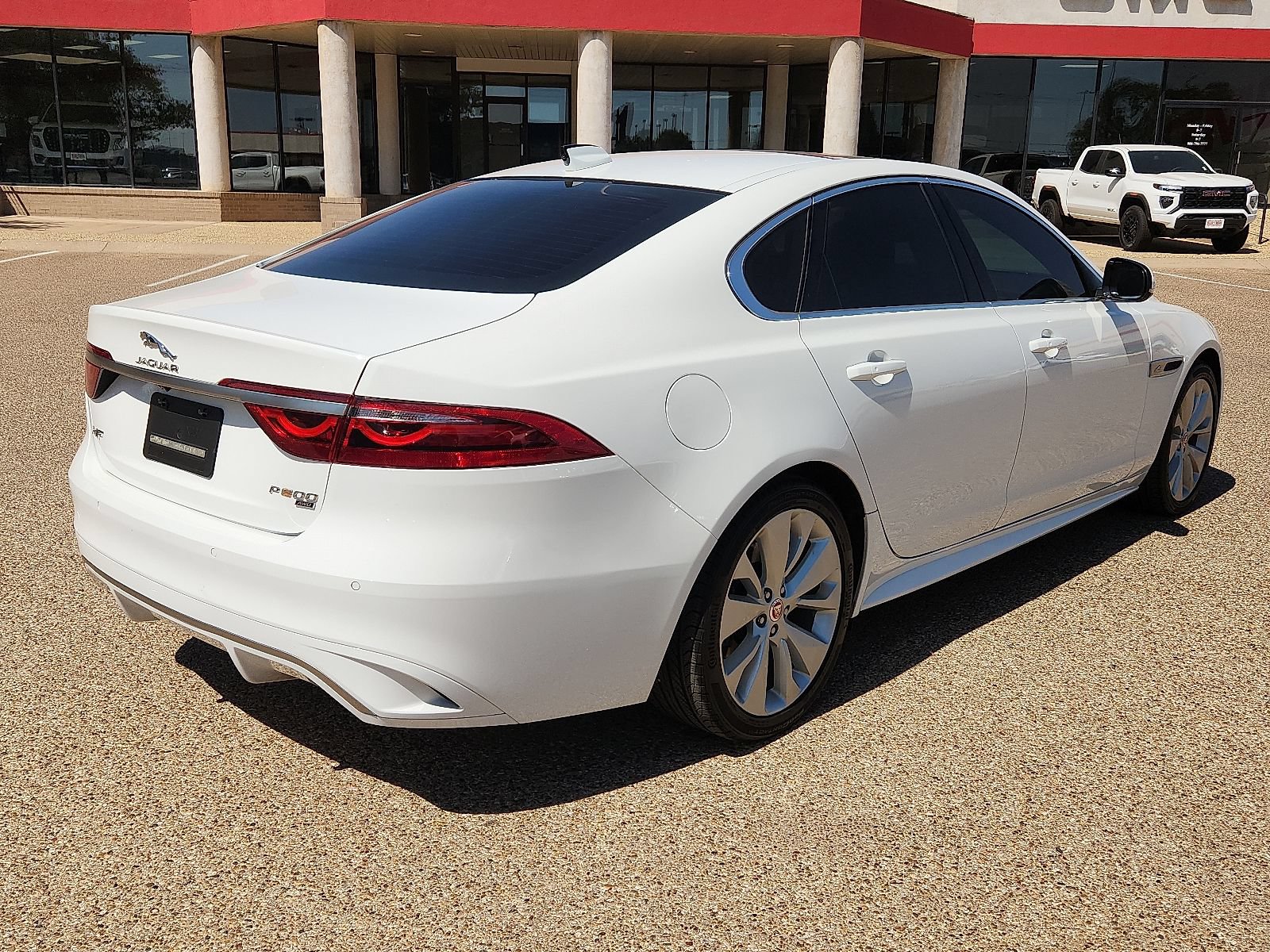 Used 2022 Jaguar XF R-Dynamic SE AWD/4WD image 4