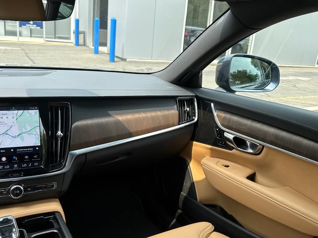 Certified 2025 Volvo V90 B6 Cross Country Ultra AWD/4WD image 23