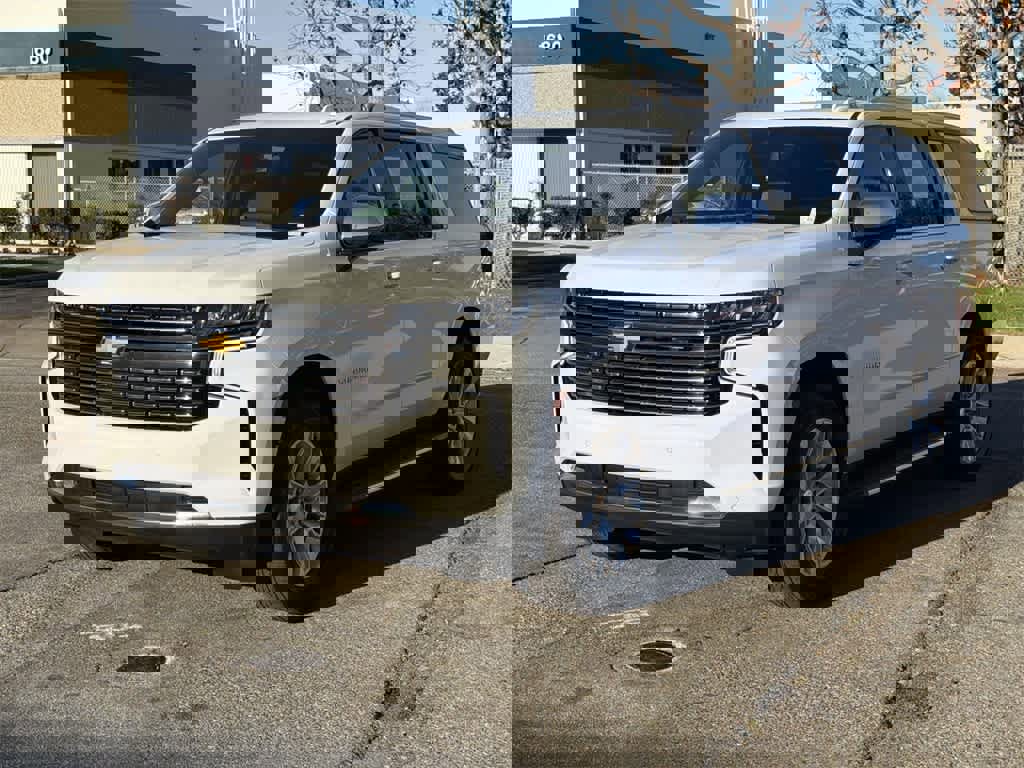 Used 2023 Chevrolet Suburban Premier image 8