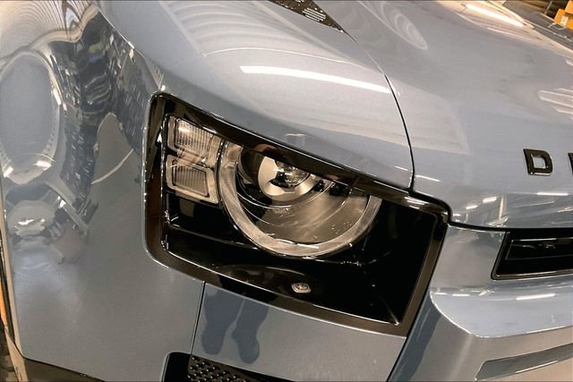 Certified 2024 Land Rover Defender 110 X-Dynamic SE AWD/4WD image 28